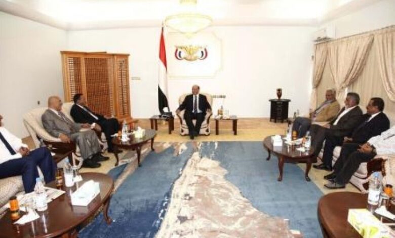 رويترز: الرئيس اليمني يجتمع لأول مرة مع اثنين من محافظي الشمال في عدن