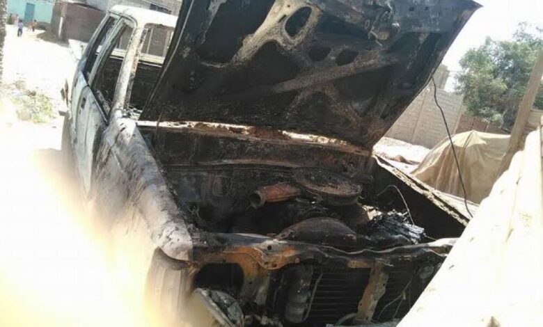 مجهولون يحرقون سيارة مواطن في قرية عبرلسلوم بلحج