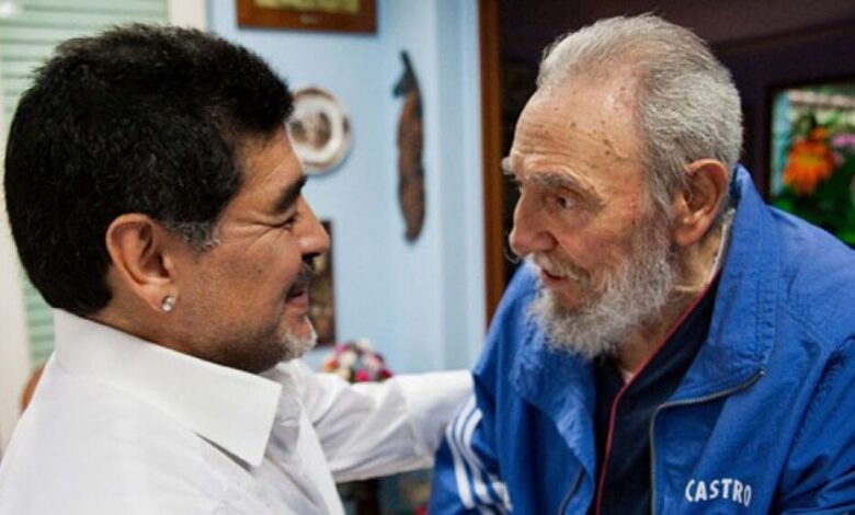 كاسترو يكشف مضمون رسائله المتبادلة مع مارادونا
