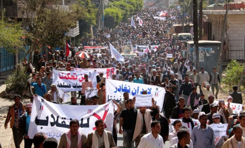 الحوثيون يفرقون مسيرة مناوئة لهم في صنعاء بالرصاص الحي