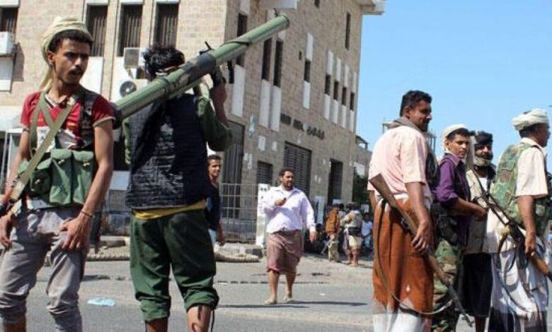 يحدث الان : اندلاع اشتباكات عنيفة بين عناصر من اللجان الشعبية والامن المركزي في محيط مطار عدن
