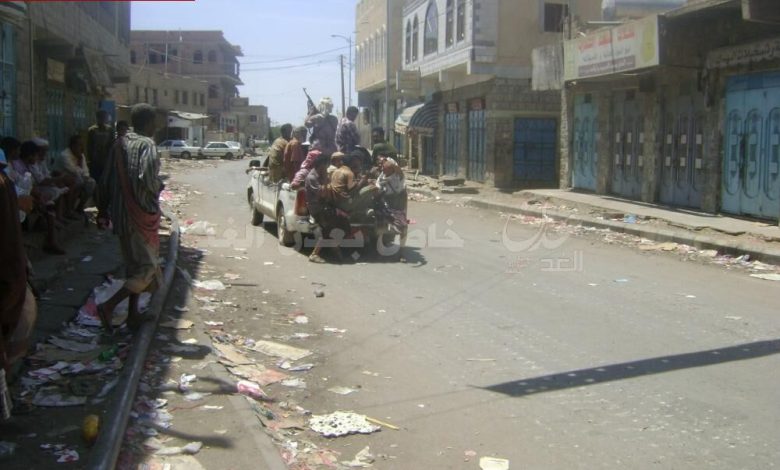 حشود قبلية من المحفد ومودية وجيشان تتحرك لمساندة أهالي لودر ضد مليشيات صالح والحوثيين (مسجل)