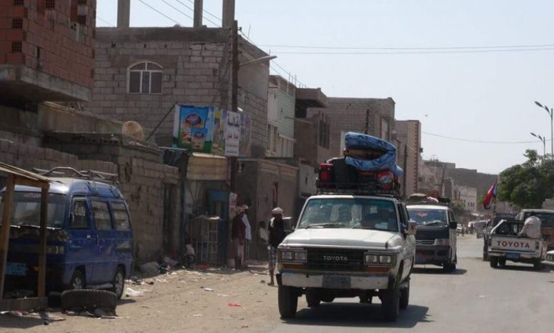 الحوثيون يفجرون عدد من منازل المواطنين بأبين