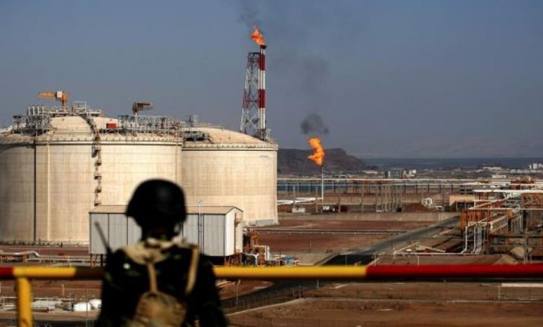 اليمن مستمر في تصدير الغاز المسال رغم إغلاق الموانئ