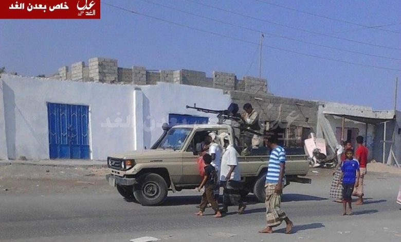 قوات موالية للحوثيين تطلق النار بشكل عشوائي على المدنيين في شقرة