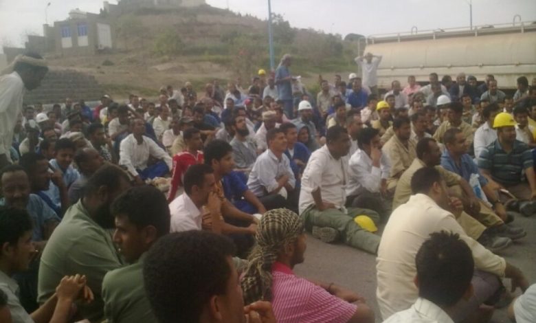 قوات موالية للحوثيين تقصف مصنع للاسمنت بلحج وتقتل عدد من العمال