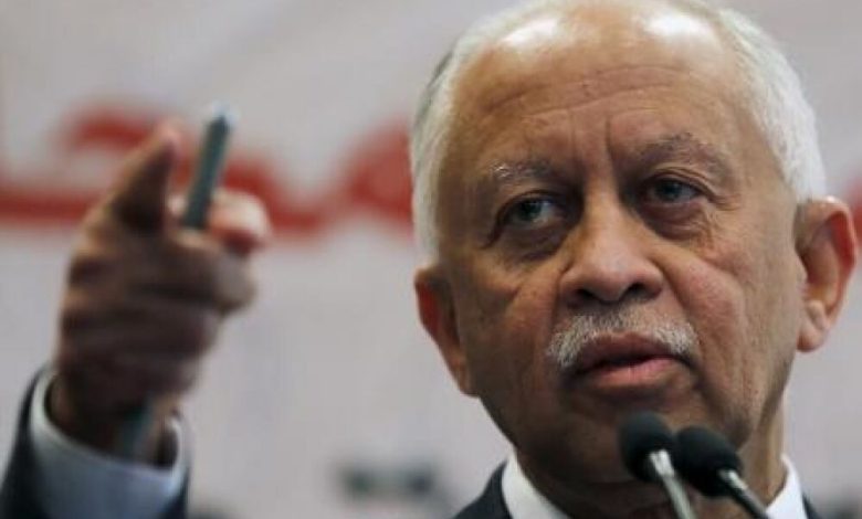 رويترز : وزير الخارجية اليمني يدعو إلى تدخل بري عربي "بأسرع وقت ممكن"