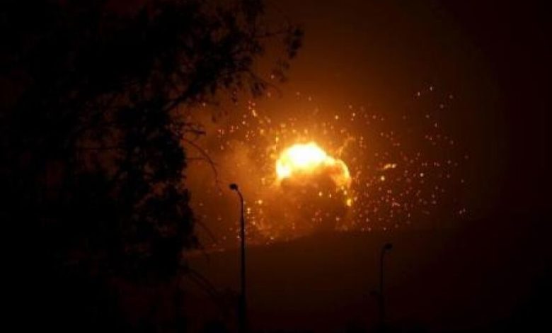 سكان: 23 قتيلا في ضربة جوية دمرت مصنعا باليمن
