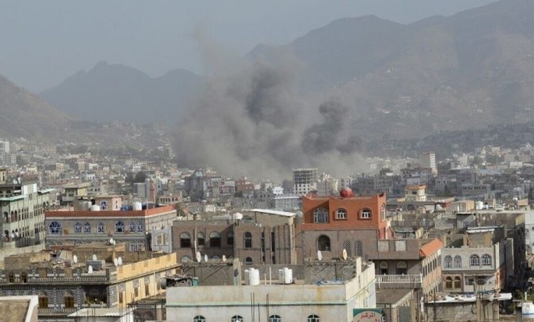 اليمن.. عاصفة الحزم تكثف غاراتها وتنسف القصر الرئاسي بتعز