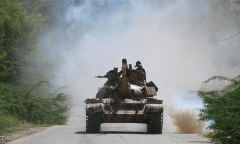 سقوط اربعة شهداء وعدد من الجرحى في قصف دبابات ميليشيات الحوثي لبلدة الجليلة والمناطق المحاذية لها