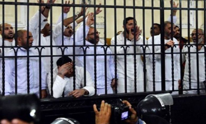 السجن المؤبد ل 69 من انصار مرسي دينوا بحرق كنيسة في القاهرة