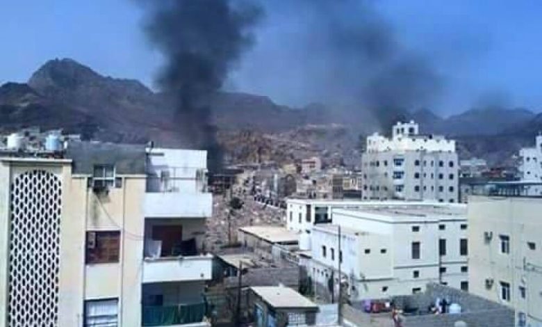 انتهاكات مليشيا الحوثي وصالح تدفع مدنيين للنزوح من عدن