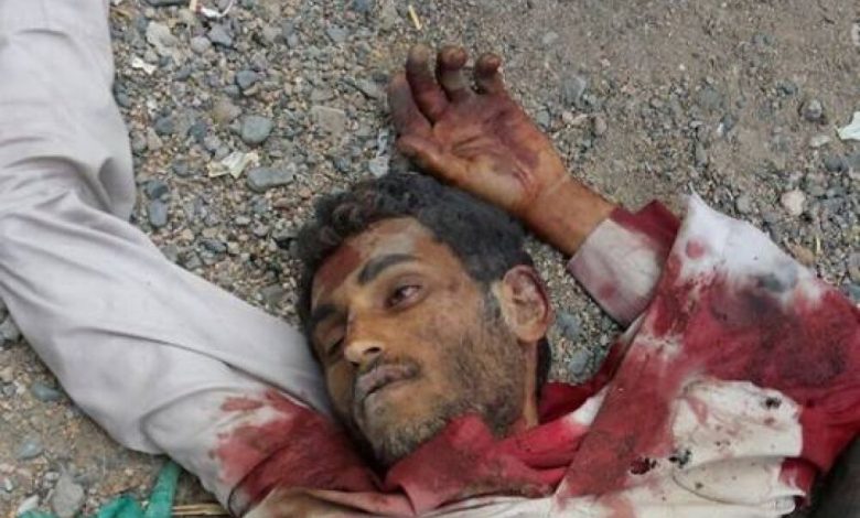 شهود : عشرات الجثث لمقاتلي الحوثي ملقاه بشوارع لودر
