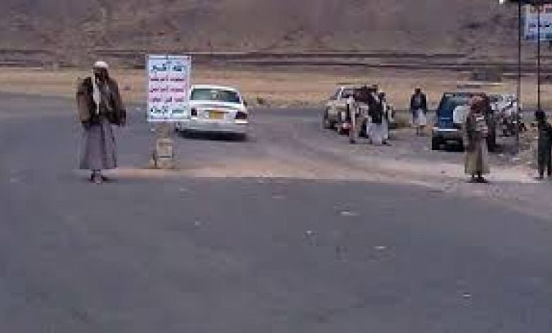 معلمو تربية يهر يأسفون لحجز معاشاتهم لشهرين من قبل نقطة عسكرية تابع لمليشيات الحوثي بالعند