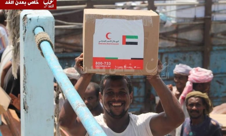 وصول رابع سفينة مساعدات اماراتية إلى عدن (مصور)