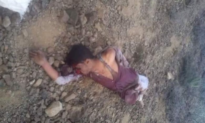 مسلحون من جماعة الحوثي يسلمون أنفسهم للمقاومة بالضالع