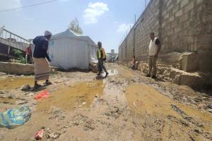 تقارير دولية: معاناة اليمنيين تتفاقم جراء الصراع وتطرّف المناخ