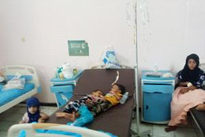 مدير الخدمات الطبية في ألوية درع الوطن يزور قسم العزل بمستشفى الشط الريفي بالمضاربة
