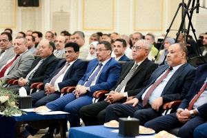 رئيس الوزراء يحضر في عدن الحفل الخطابي والتكريمي بمناسبة عيد العمال العالمي