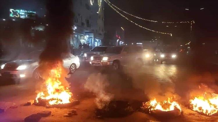 شلل كبير في الحياة العامة بعدن بسبب انقطاعات الكهرباء