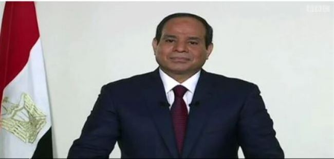 عبد الفتاح السيسي يعد المصريين بالعمل على تحقيق (الحرية والعدالة الاجتماعية)